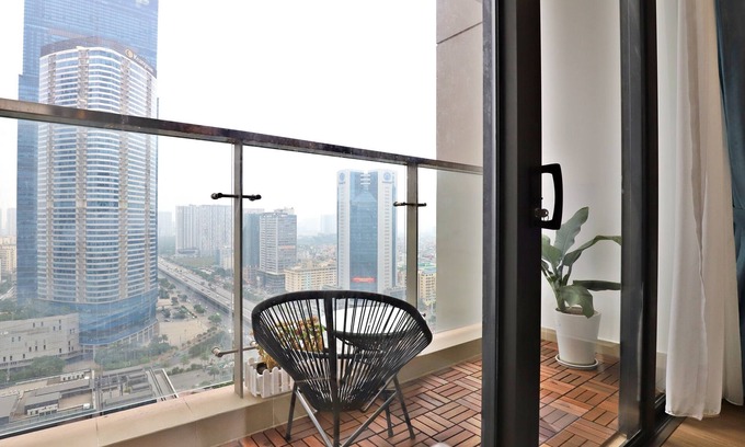 Cau Giay Apartment | Charming 2-bedroom apartment in Vinhomes Skylake