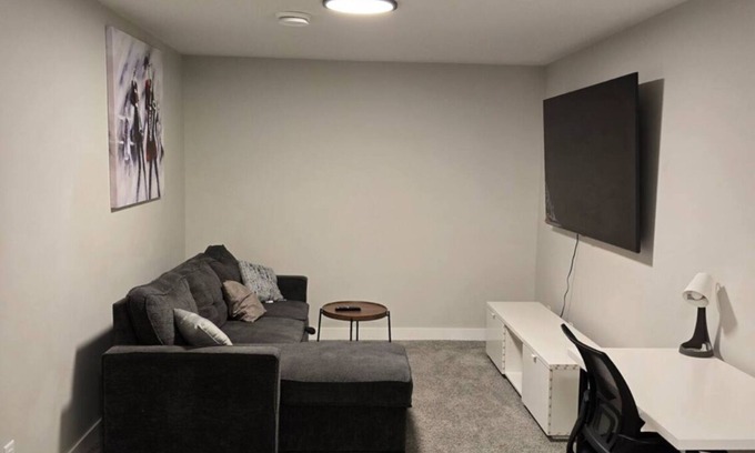 Southwest Calgary House | Charming 2-bedroom basement in Calgary