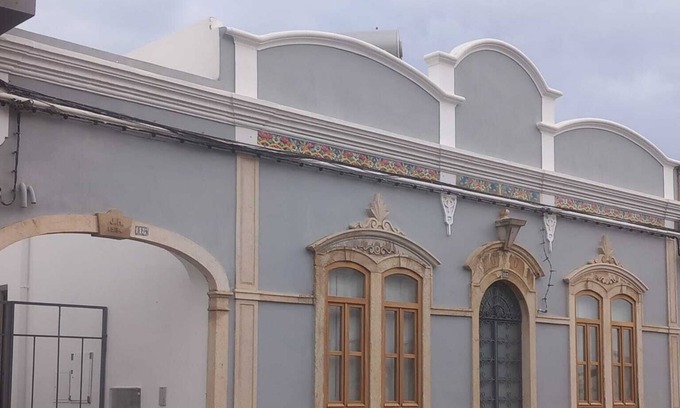 Se House | Charming 2-bedroom building in lovely Faro with WiFi, AC