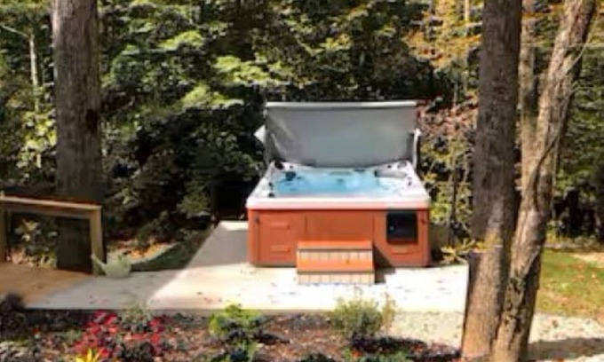 Walland Cabin | Charming 2-bedroom cabin with hot tub, outdoor firepit and Pet Friendly!
