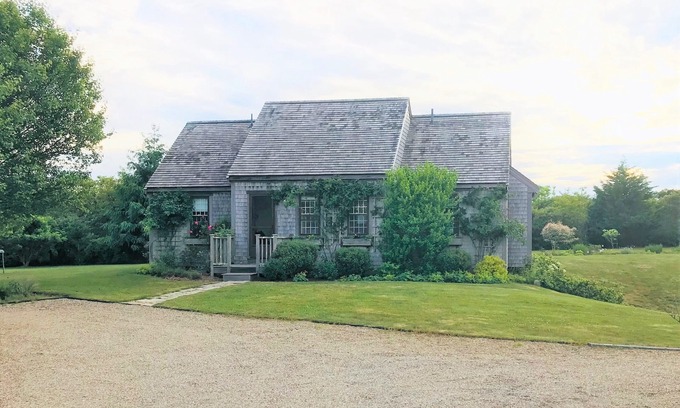 Tom Nevers Cottage | Charming 2 Bedroom Cottage