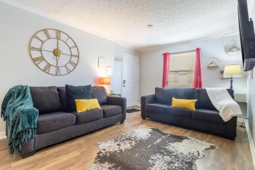 Music Row Apartment | Charming 2 Bedroom Condo in Nashville with Free Parking
