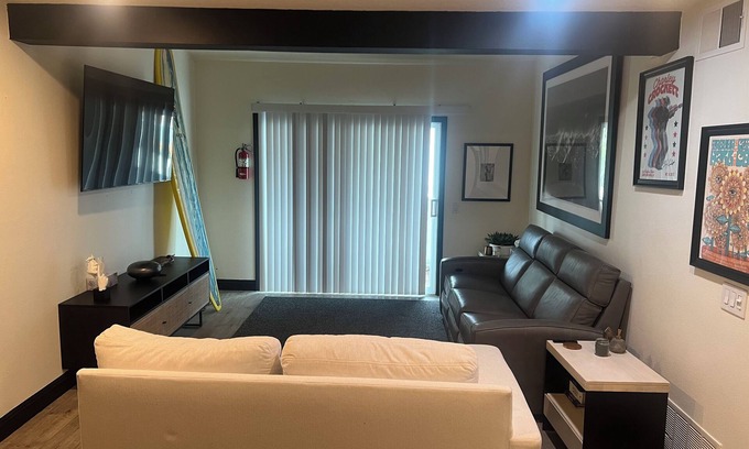 Ventura Condo | Charming 2-bedroom condo in marvelous Ventura California.