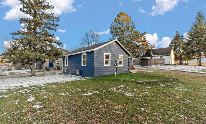 Willmar Cottage | Charming 2-bedroom cottage in delightful Willmar with WiFi, AC