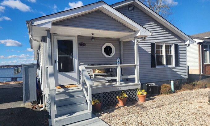 Elkton Cottage | Charming 2-bedroom cottage with BOAT SLIP, WiFi, and AC