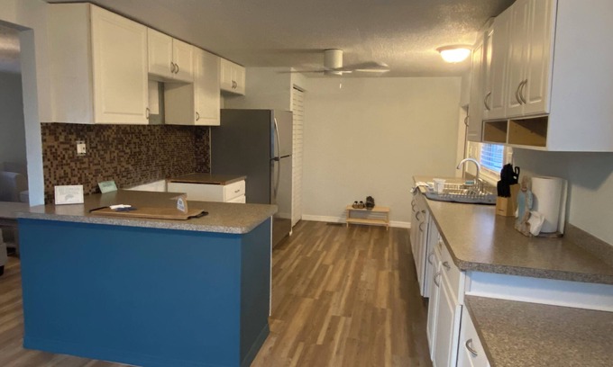 Pleasure Isles Cottage | Charming 2-bedroom cottage on a canal in fabulous Hudson