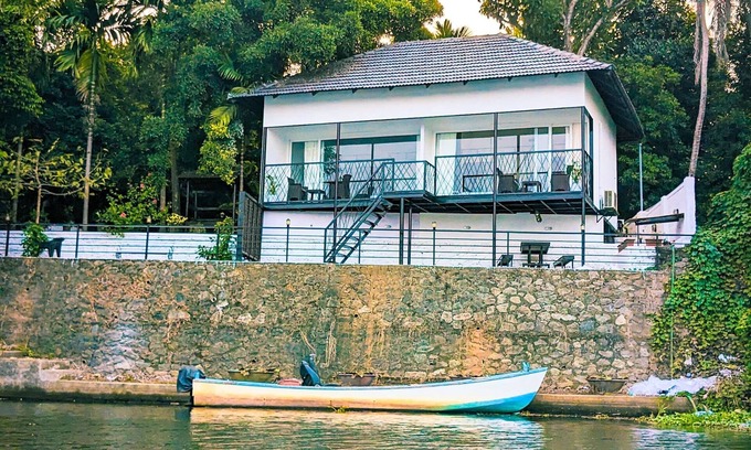 Aluva Cottage | Charming 2-bedroom cottage facing river with AC, WiFi in welcoming Aluva