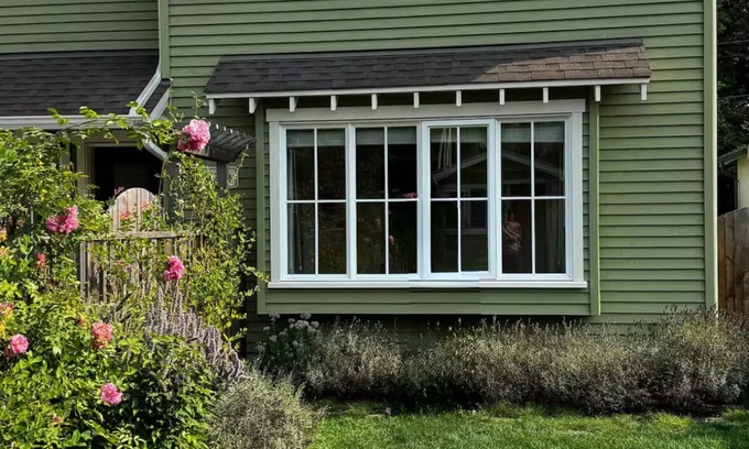 Courtenay House | Charming 2-bedroom Duplex with WiFi and AC in Courtenay