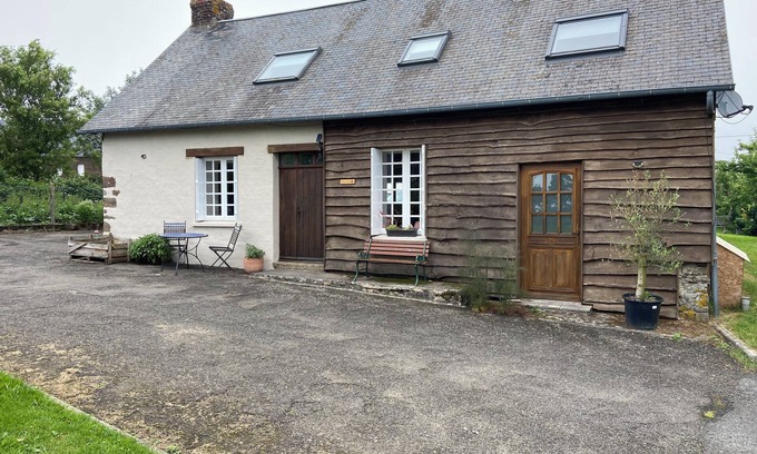 Reffuveille Cottage | Charming 2-bedroom cottage in beautiful rural Reffuveille, Normandy with WiFin