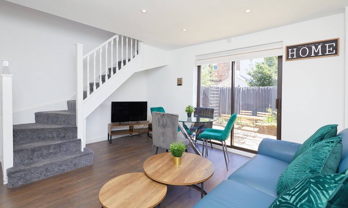 Nottingham House | Charming 2 bedroom house near Nottingham City - FREE Parking