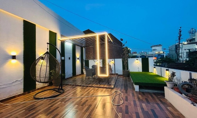 Allahabad House | Charming 2-bedroom house in welcoming Prayagraj with AC, WiFi nOn main road.
