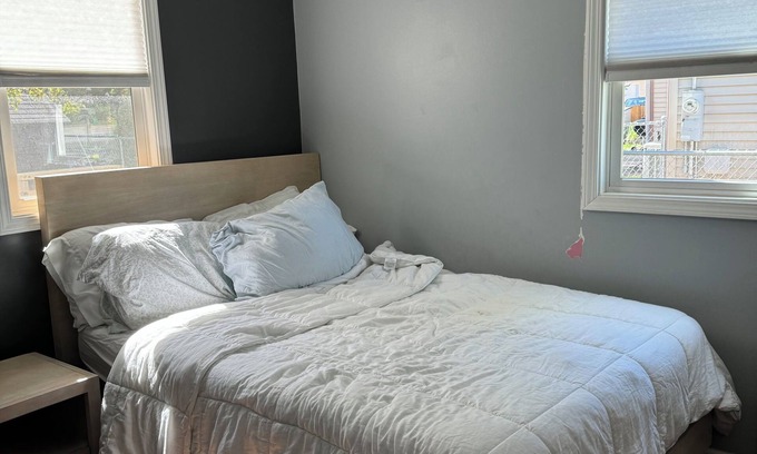 Gages Lake House | Charming 2-bedroom house in lovely Grayslake with AC, WiFi