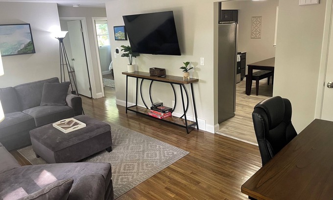 Lewiston House | Charming 2-bedroom house near Artpark in the Village of Lewiston