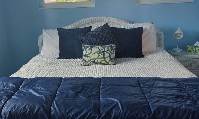 Kensington Park House | Charming 2-bedroom house in lovely Sarasota with yard.