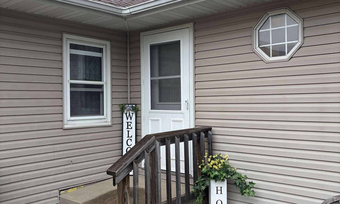 Balaton House | Charming 2-bedroom house w/WiFi, AC in Balaton near Marshall, MN, pet friendly