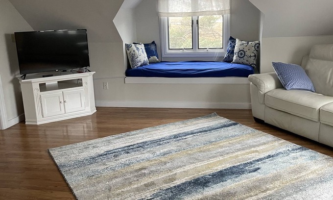 Newbury House | Charming 2-bedroom house with spectacular sunsets on beautiful Plum Island