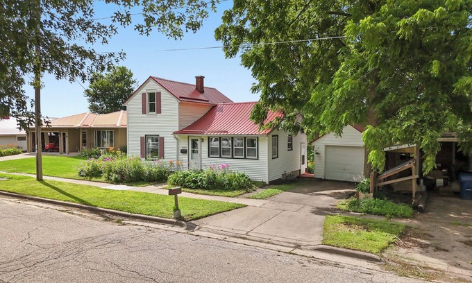 Viroqua House | Charming 2-bedroom house in Viroqua with AC