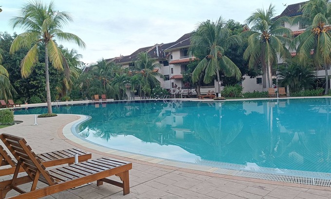 Kuah House | Charming 2-bedroom house with Pool, WiFi, Kitchen, AC in Langkawi Island