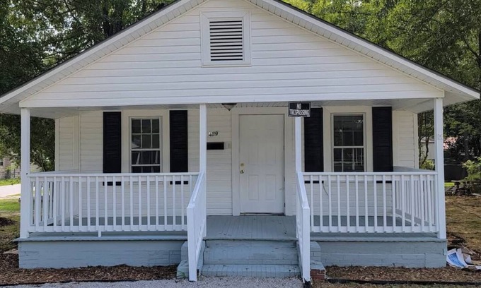 Cheraw House | Charming 2-bedroom house in Cheraw with AC