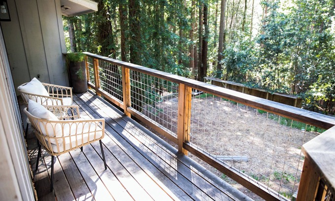 Timber Cove House | Charming 2-bedroom house near the coast in Jenner with WiFi and AC