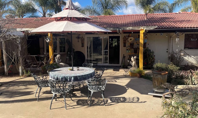 Vista House | Charming 2-bedroom house with WiFi, AC in welcoming Vista