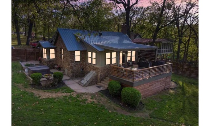 Cleora Cottage | Charming 2-Bedroom Luxury Cottage w/Private Boat Slips on Grand Lake, Afton, OK