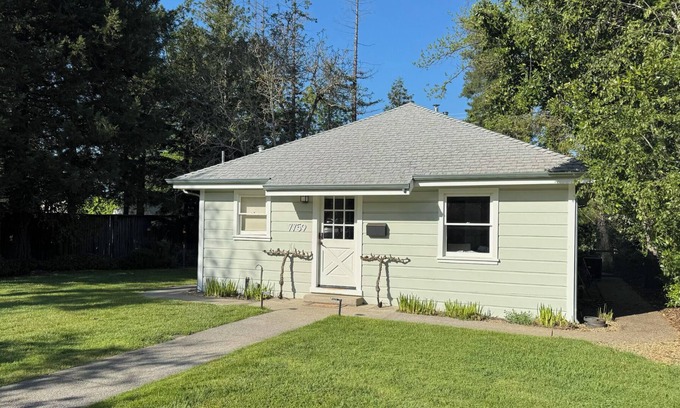 Oakville House | Charming 2-bedroom monthly rental near Yountville