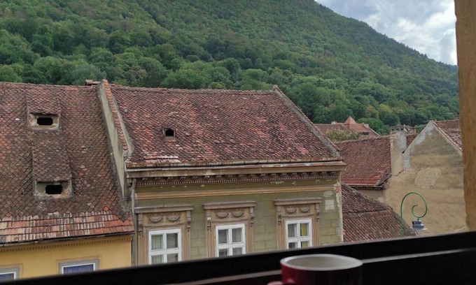 Brasov City Centre Apartment | Charming 2-Bedroom Mountain View Apartment in the Heart of Brasov’s Old Town