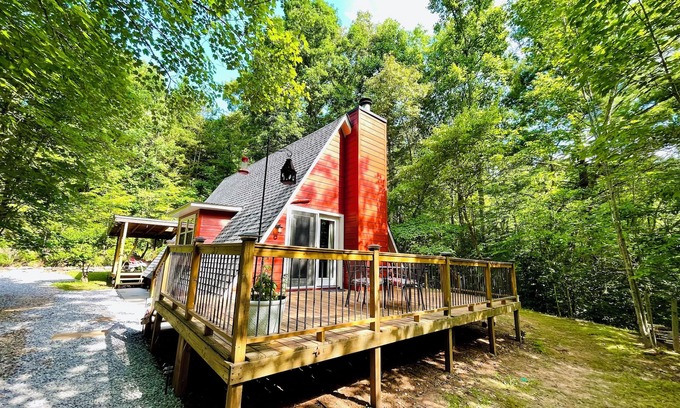 Morganton Cabin | Charming 2-bedroom private cabin with AC, Hot tub in lovely Morganton, Georgia