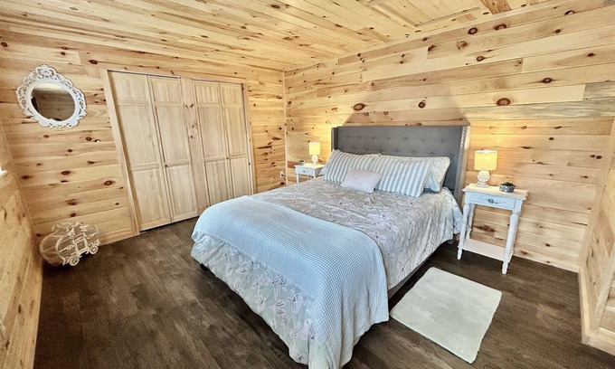 Hermon Cabin | Charming 2 Bedroom Private Cabin Near Bangor