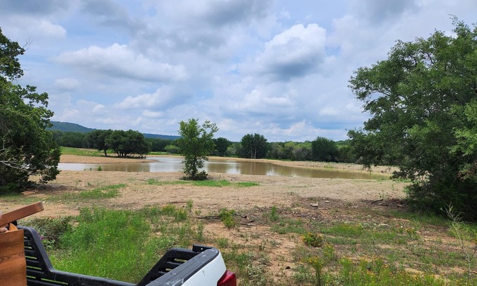 Thurber House | Charming 2-bedroom RV in fabulous Gordon with AC
