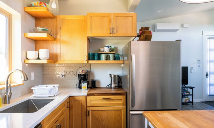Southwest Bend House | Charming 2-bedroom townhome in marvelous Bend with WiFi, AC