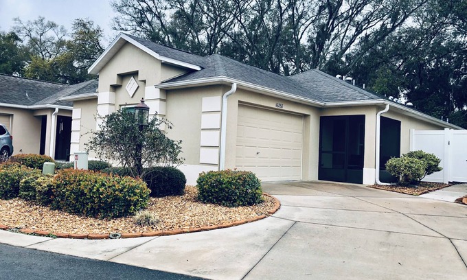 Summerfield House | Charming 2-bedroom house in the friendliest neighborhood - The Villages!