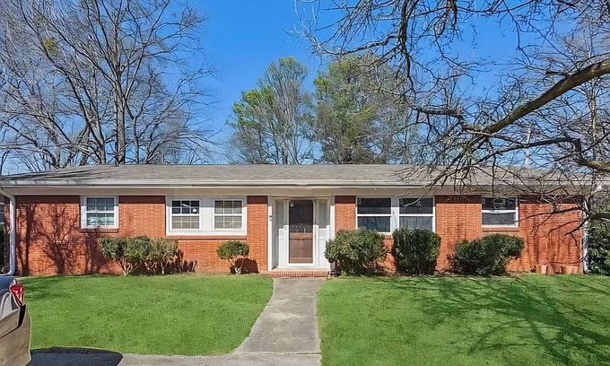 Eagan Park Villa | Charming 2-bedroom villa with WiFi, AC in beautiful Eagan Park area.