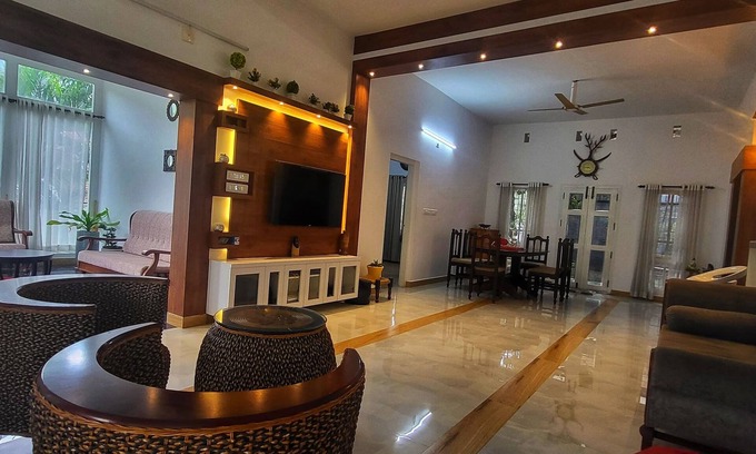 Adimaly Villa | Charming 2-bedroom villa with WiFi, AC in picturesque Munnar