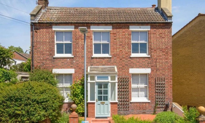 Southville House | Charming 2 double bed cottage style house in the city