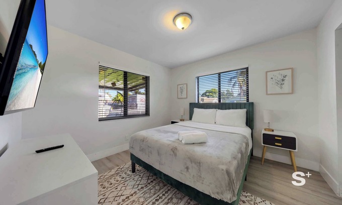 Lantana Apartment | Charming 2BD Retreat | Fully Equipped kitchen & Private Yard