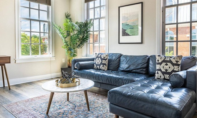 Jefferson Manor Apartment | Charming 2BR Apartment in Alexandria Near Metro