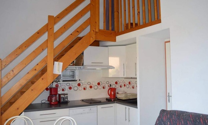 Narbonne-Plage House | Charming 2BR Mezzanine House, Pool, 700m from Beach, Sleeps 6, A/C, Garden Patio