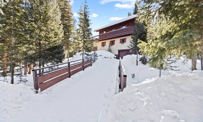 Breckenridge House | Charming 2BR Mountain Getaway - Near Hiking Trails