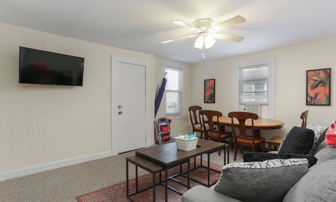 Rumson Condo | Charming 2BR Sea Bright Condo – Outdoor Shower, Walk to Beach & Restaurants!