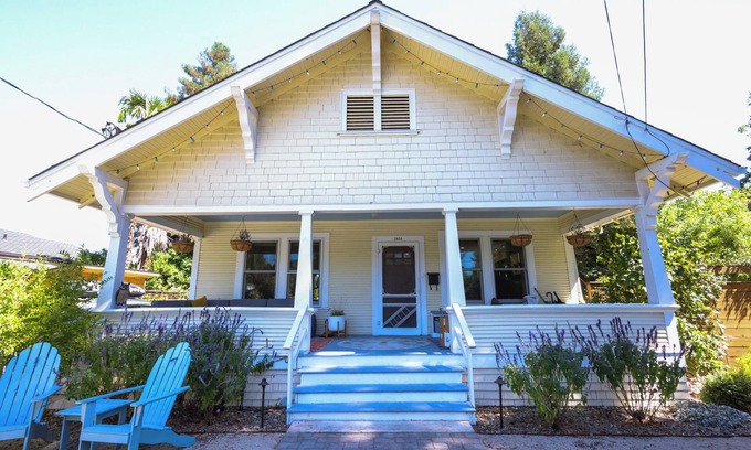 Calistoga House | Charming 3/1 in Calistoga with Huge Entertaining Space