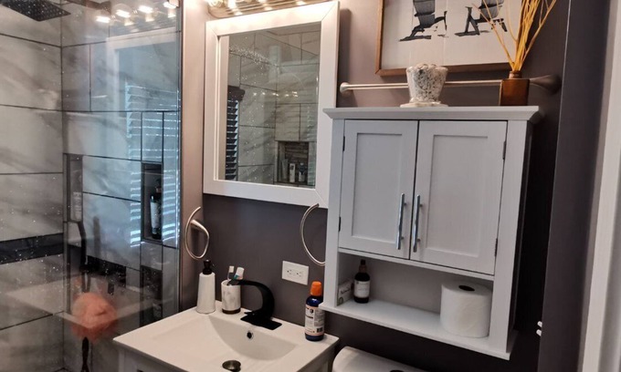 Springfield House | Charming 3 bed/2 bath town home with gorgeous back yard