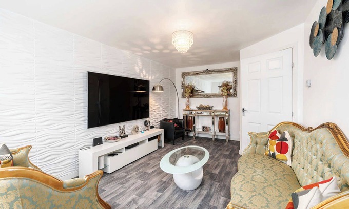 Doncaster House | Charming 3 Bedroom Home with Garden near Doncaster