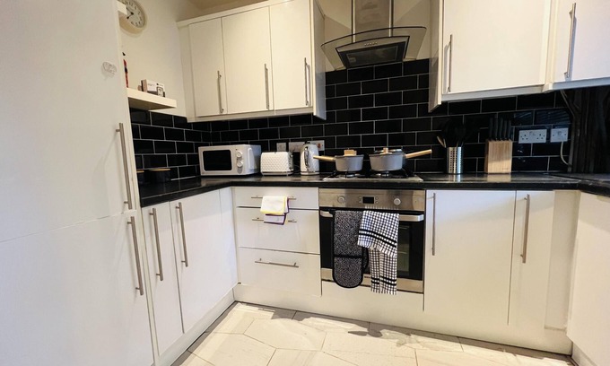 Levenshulme House | Charming 3-Bed House in Levenshulme, Manchester