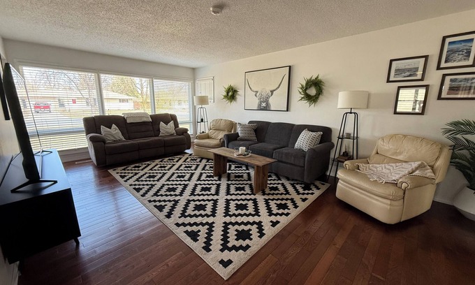 East Grand Forks House | Charming 3-bedroom house 3 mi to altru, 2 mi to UND, and 1 mi to down town