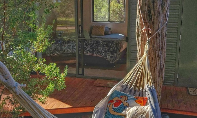 Pelican Lagoon Cabin | Charming 3-bedroom cabin in a nature's paradise on Kangaroo Island