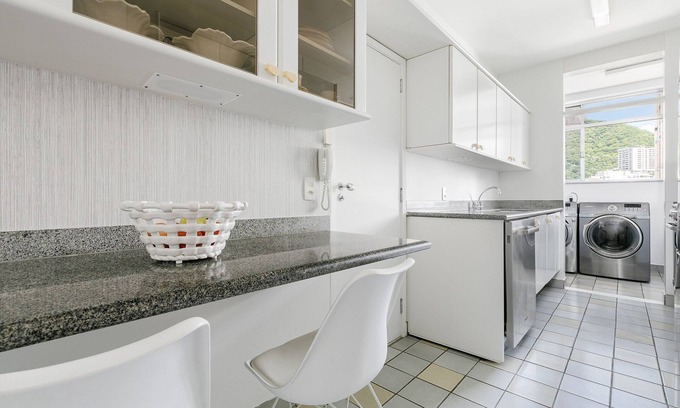 Leblon Apartment | Charming 3 bedroom apartment in Leblon - Leb011