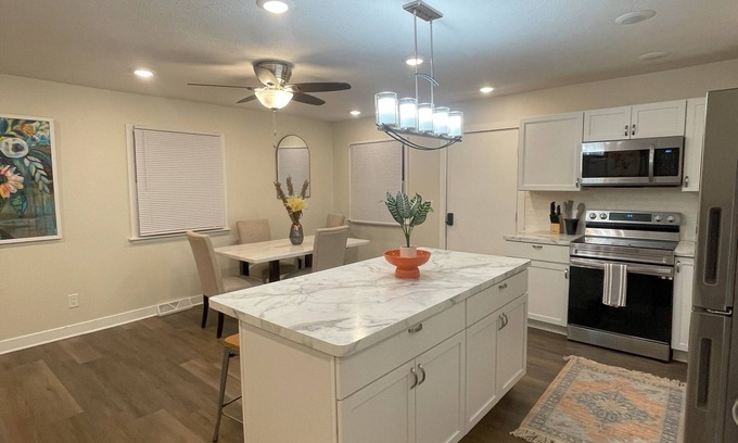 Nebraska City Apartment | Charming 3-bedroom apartment with AC, WiFi in wonderful Nebraska City