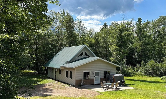 Ojibwa Cabin | Charming 3-bedroom cabin in beautiful Ojibwa